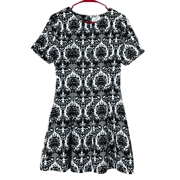 J.O.A. Dresses & Skirts - JOA Los Angeles black white damask print short sleeve dress Size Small
